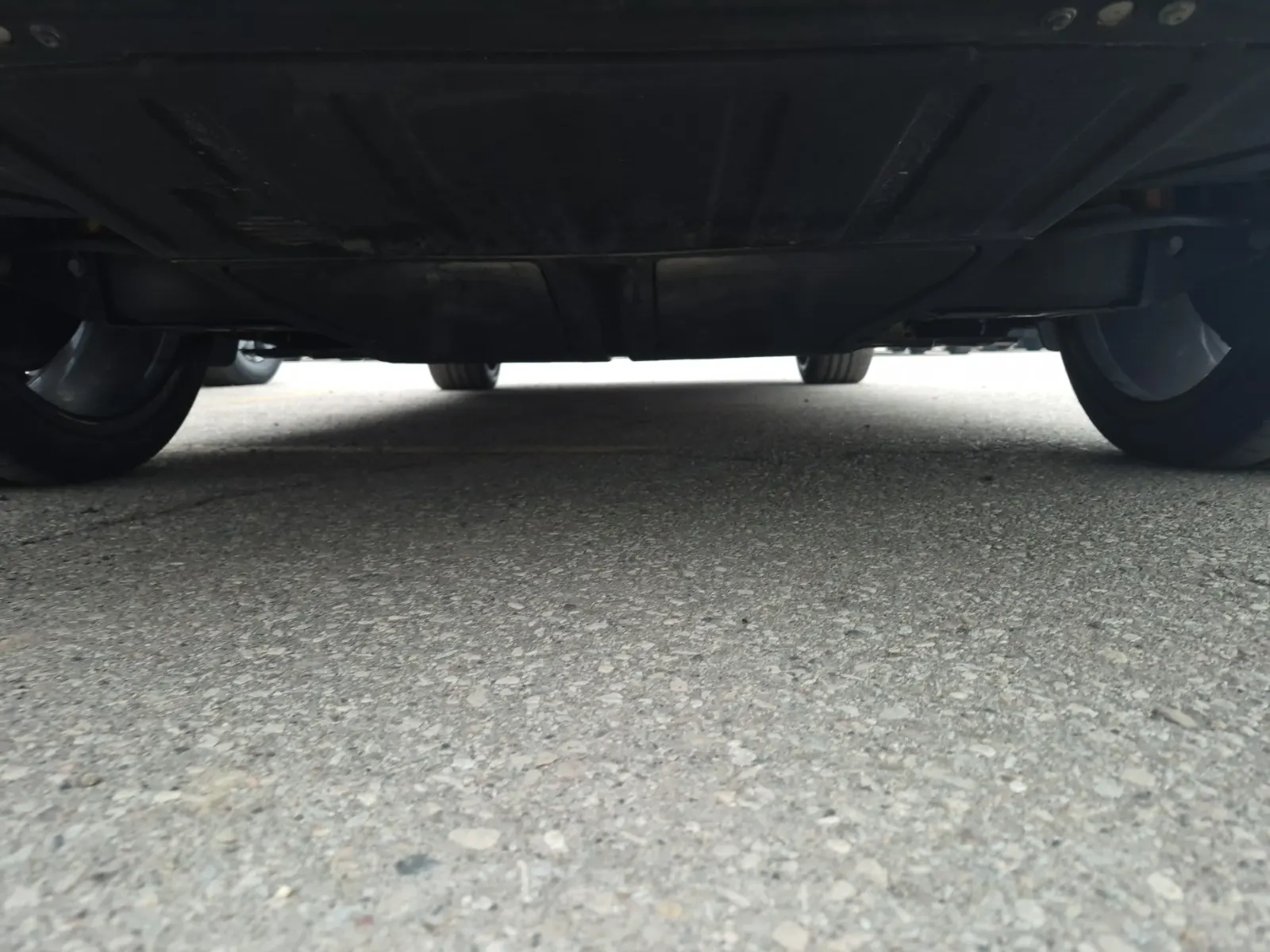 Undercarriage - Rear Photo