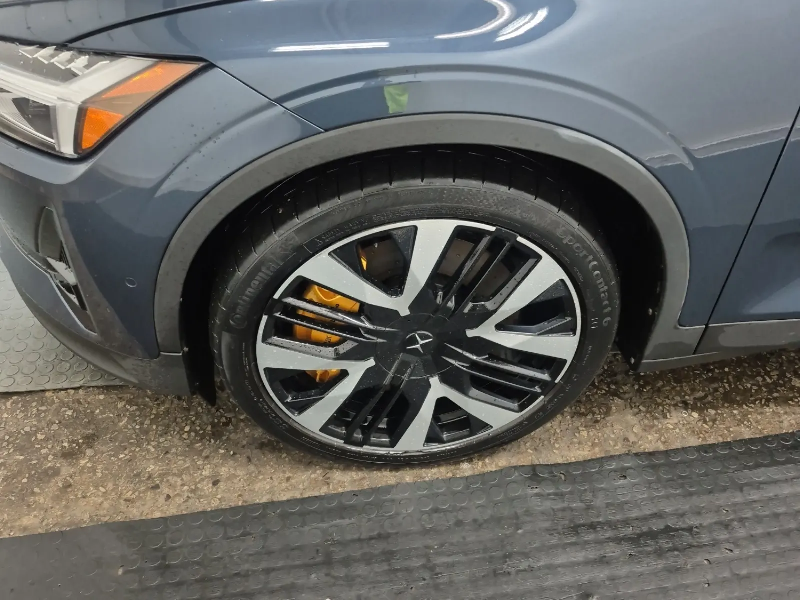 Front driver wheel/tire photo