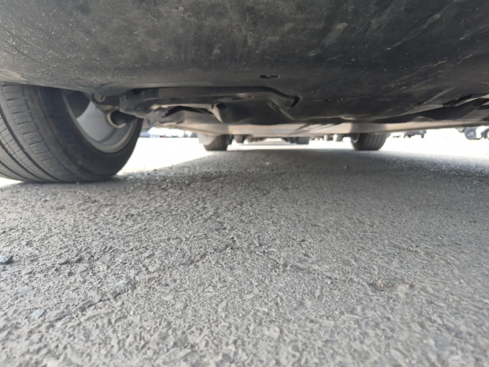 Undercarriage - Rear Photo