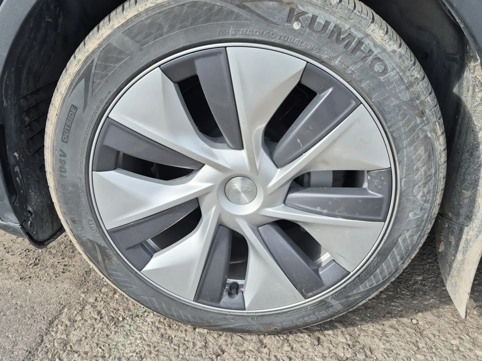 Front driver wheel/tire photo