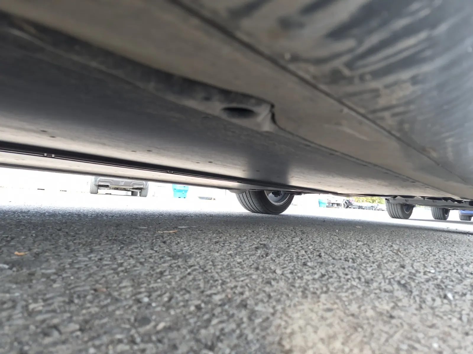 Undercarriage - Driver Photo