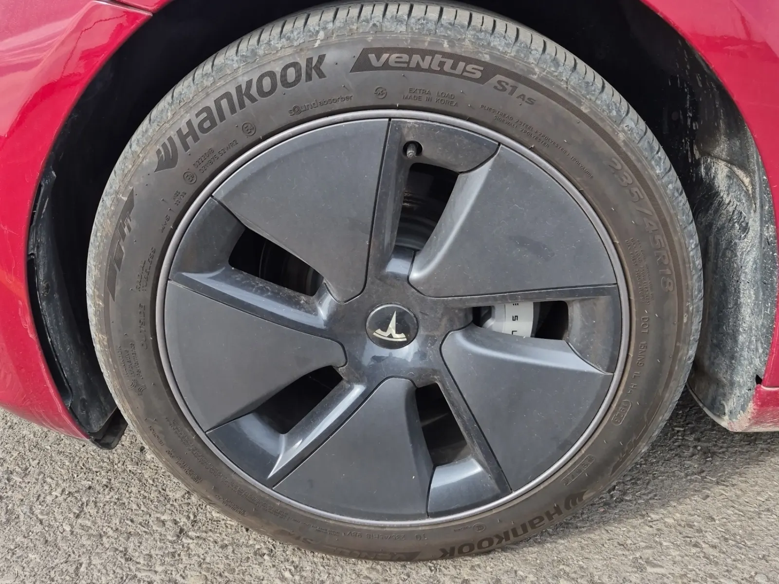 Front driver wheel/tire photo