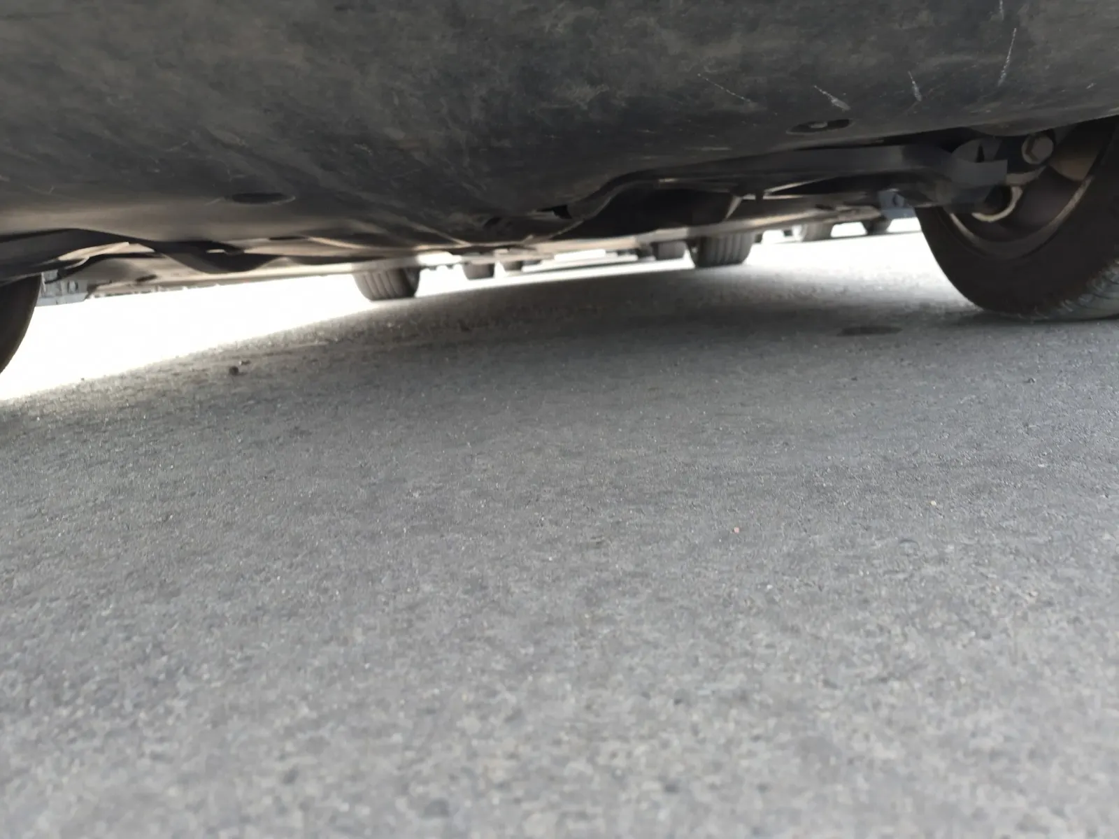 Undercarriage - Rear Photo