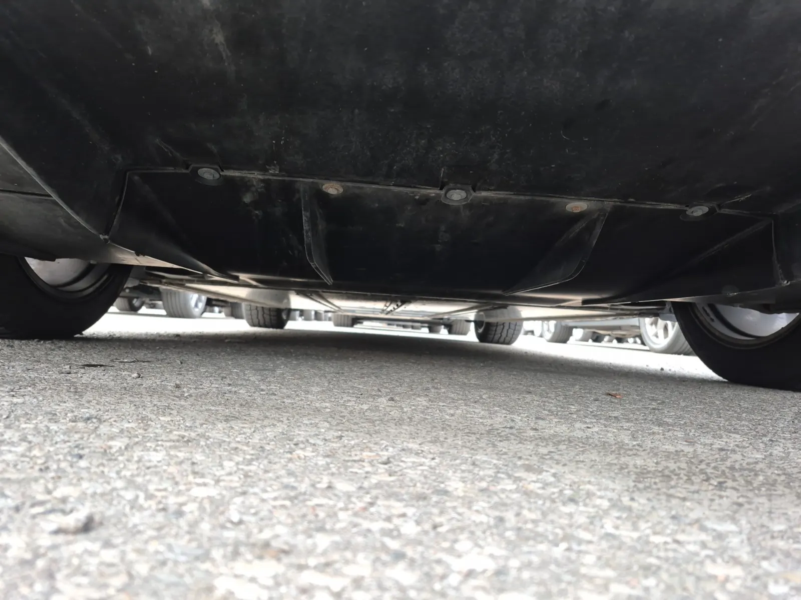 Undercarriage - Rear Photo