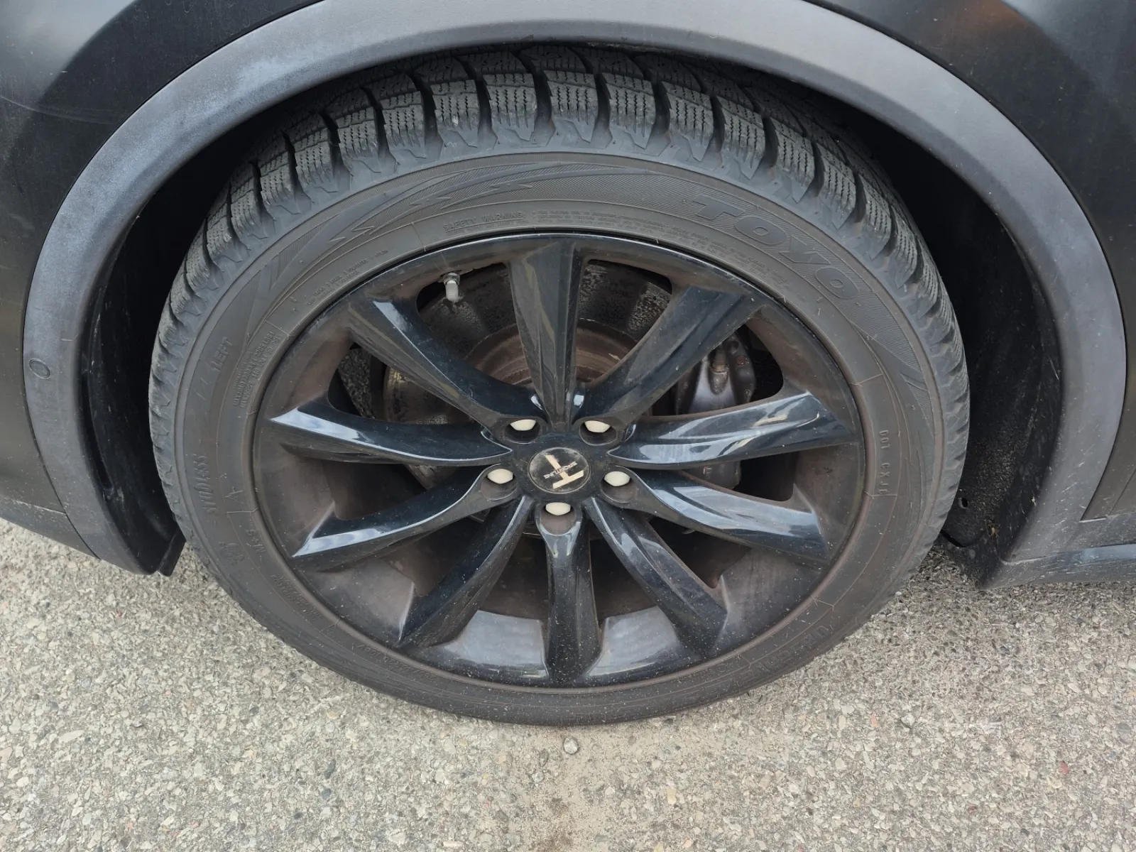 Front driver wheel/tire photo