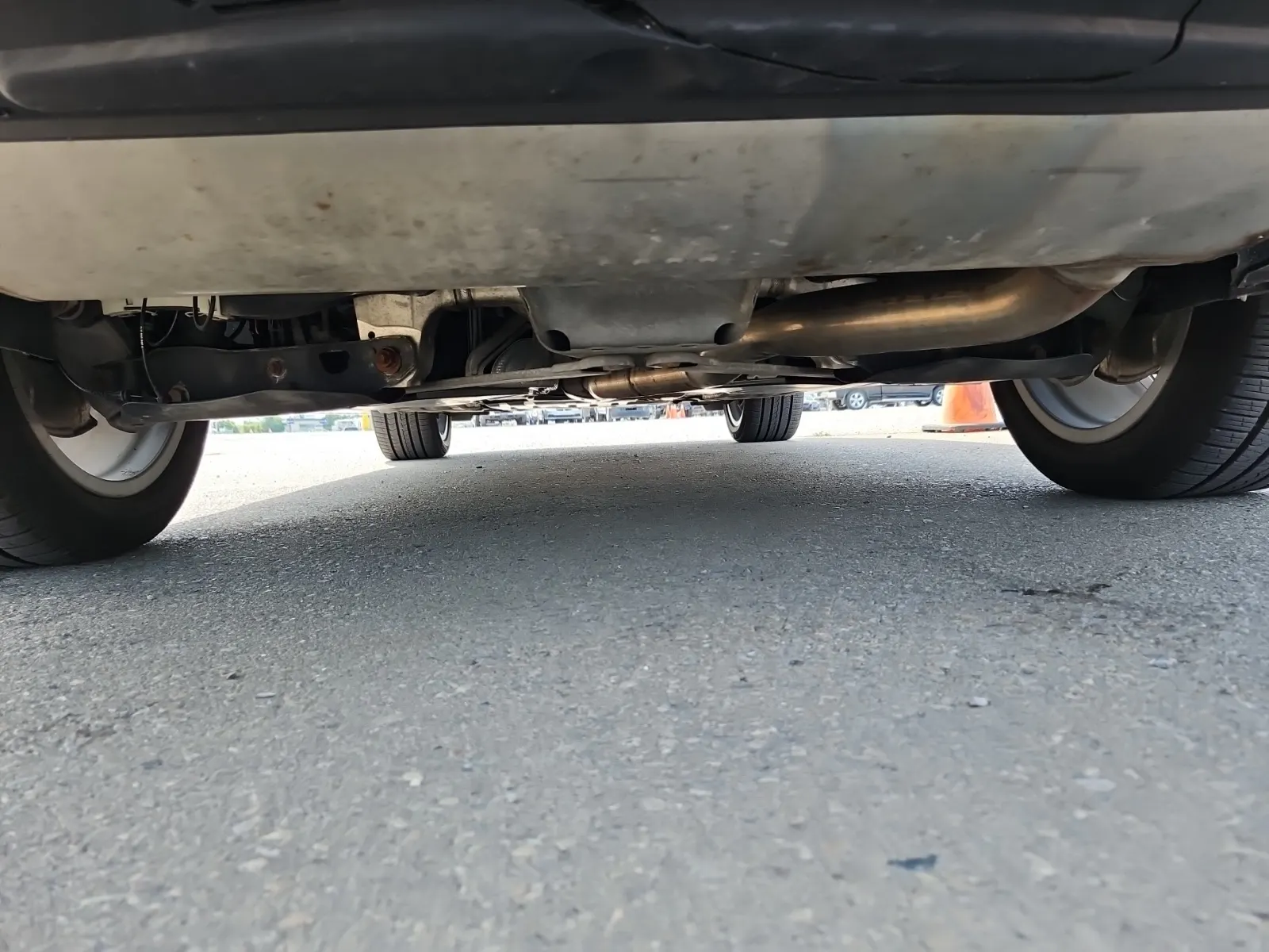Undercarriage - Rear Photo