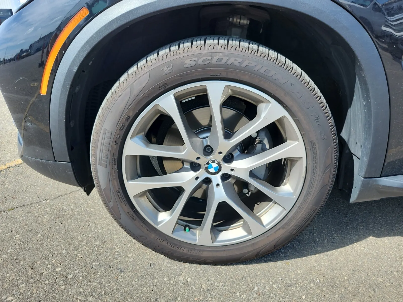Front driver wheel/tire photo