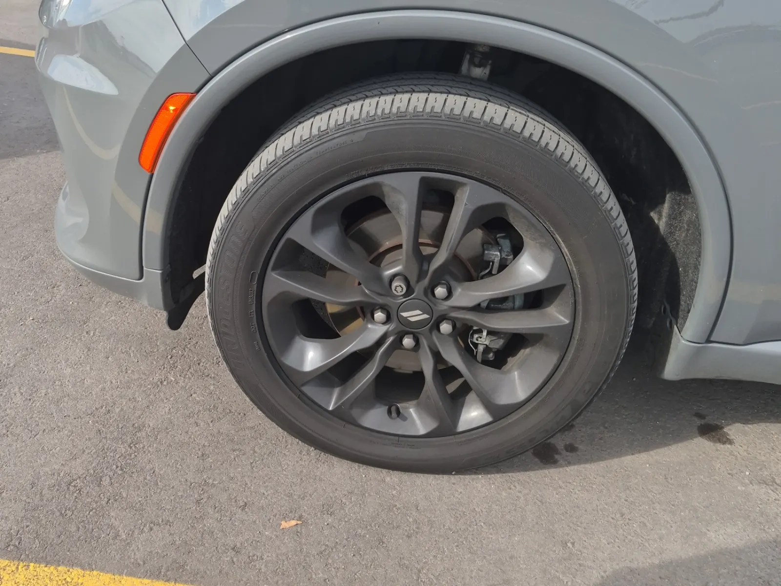 Front driver wheel/tire photo