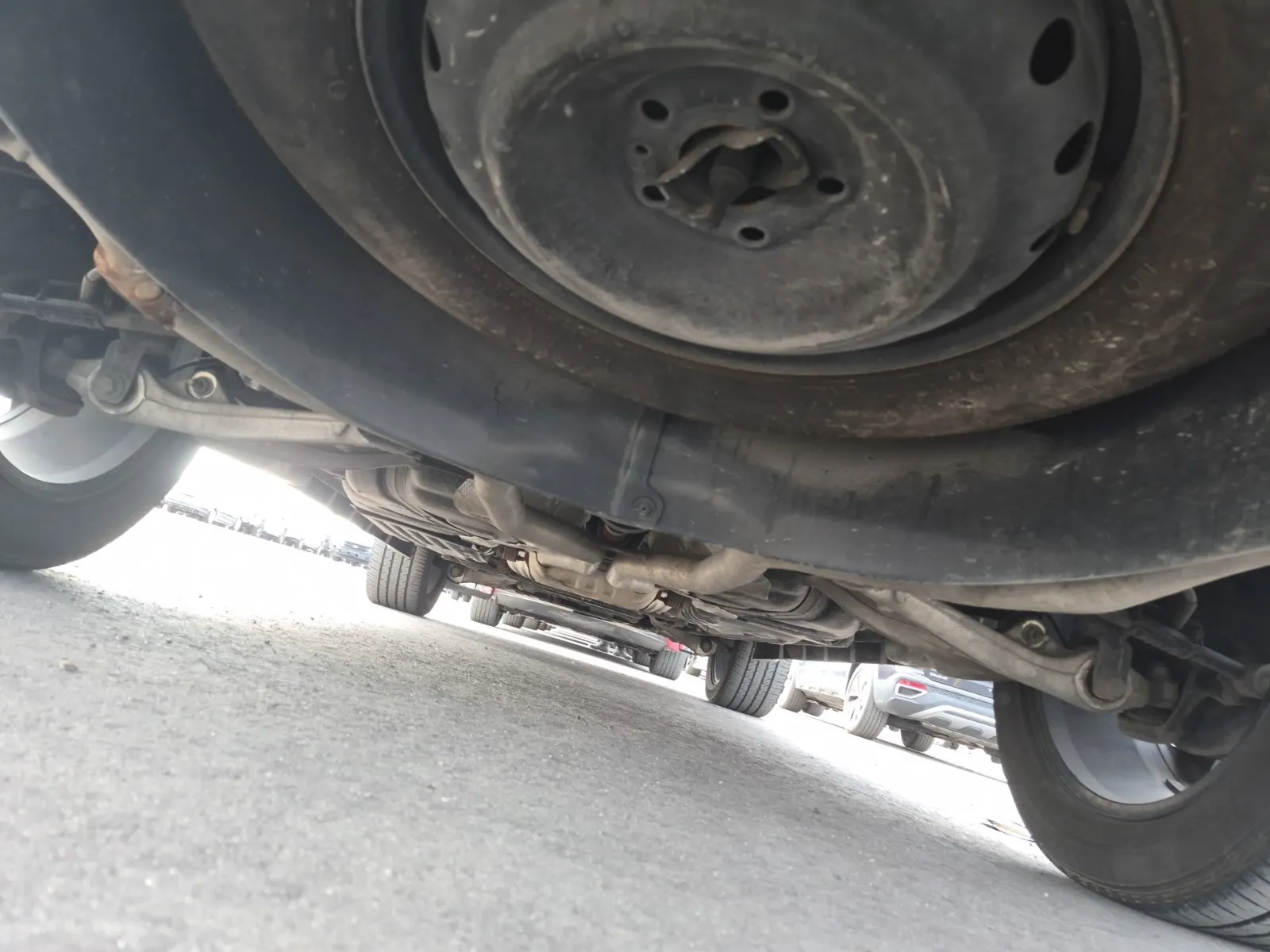 Undercarriage - Rear Photo