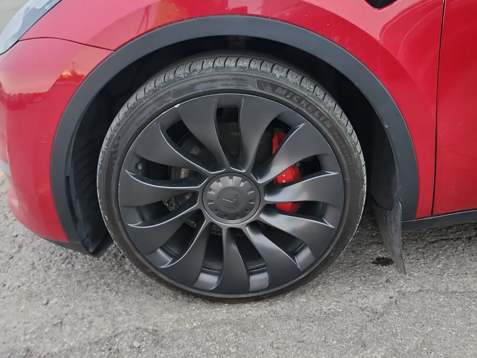 Front driver wheel/tire photo