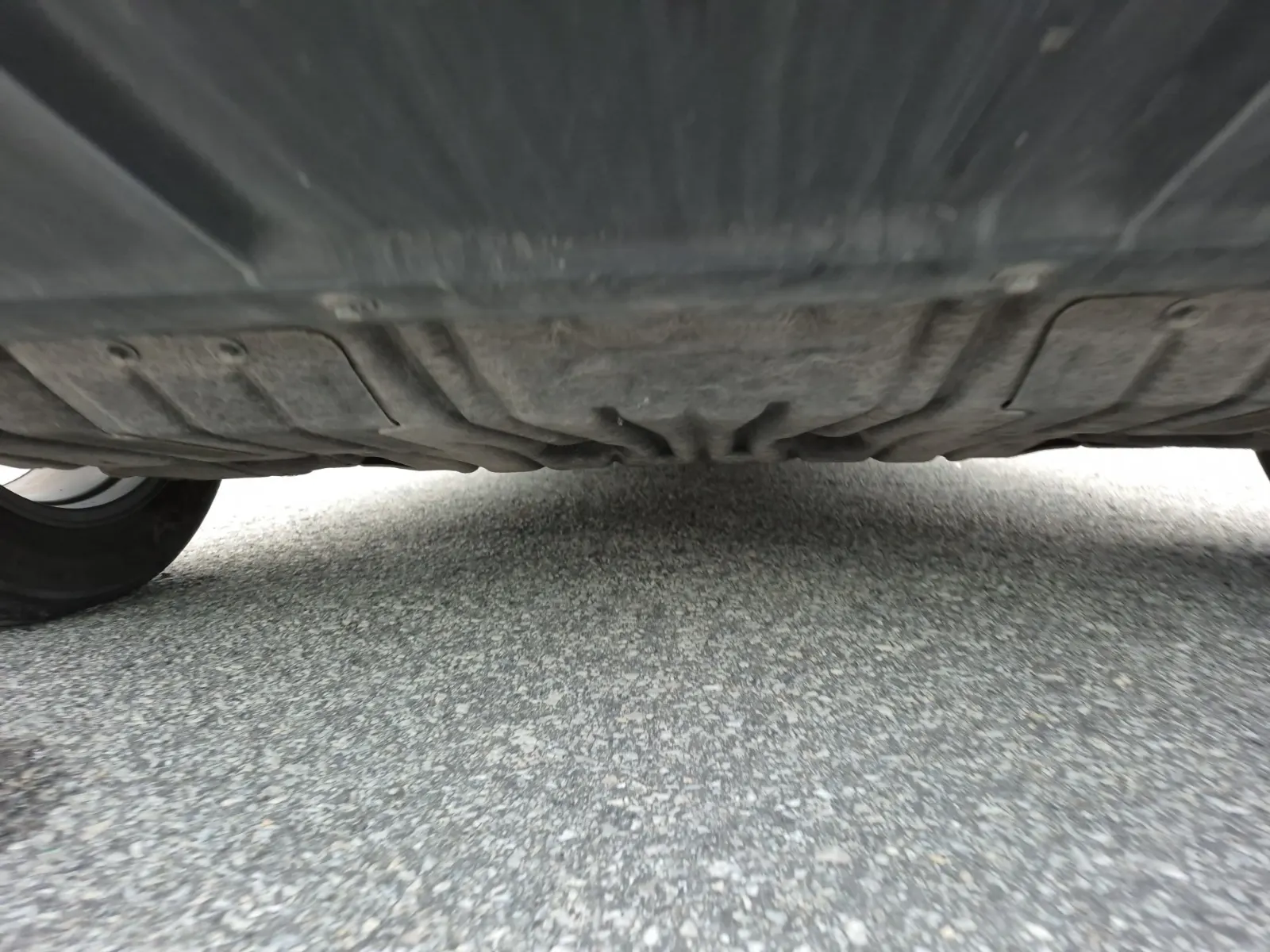 Undercarriage - Rear Photo