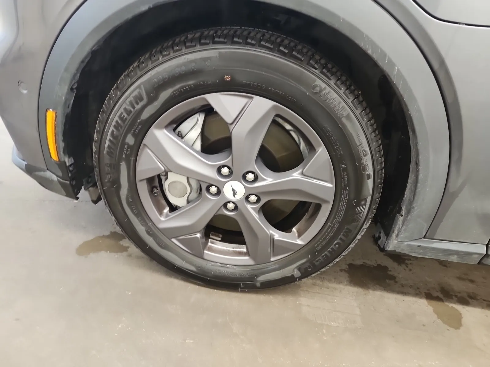 Front driver wheel/tire photo