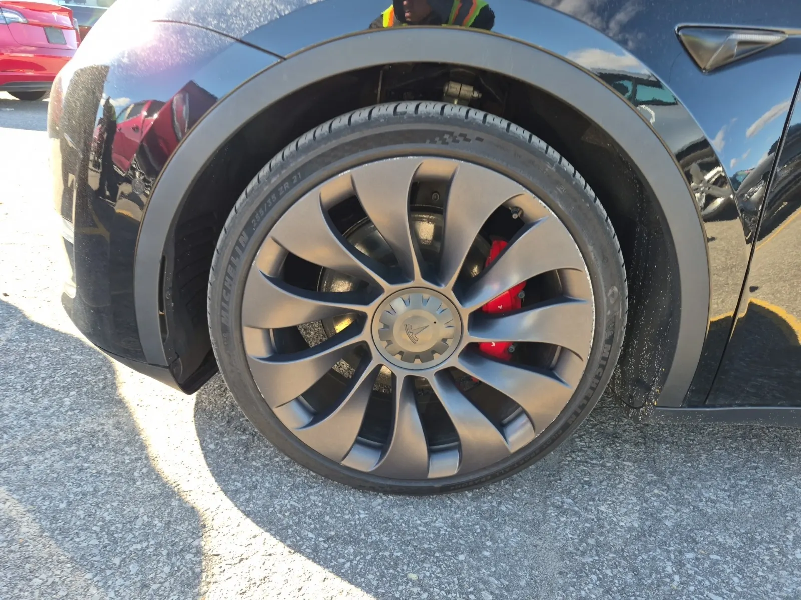 Front driver wheel/tire photo