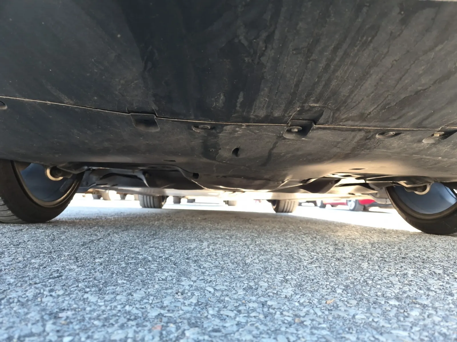 Undercarriage - Rear Photo