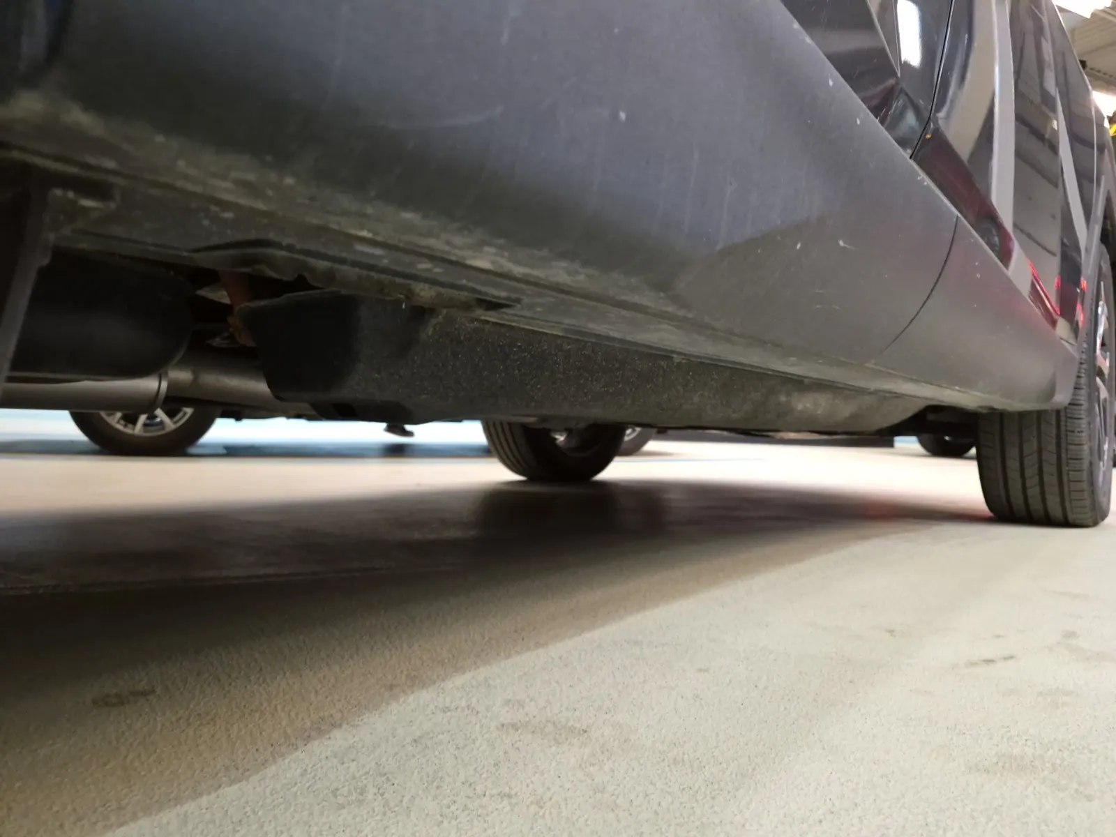 Undercarriage - Passenger Photo