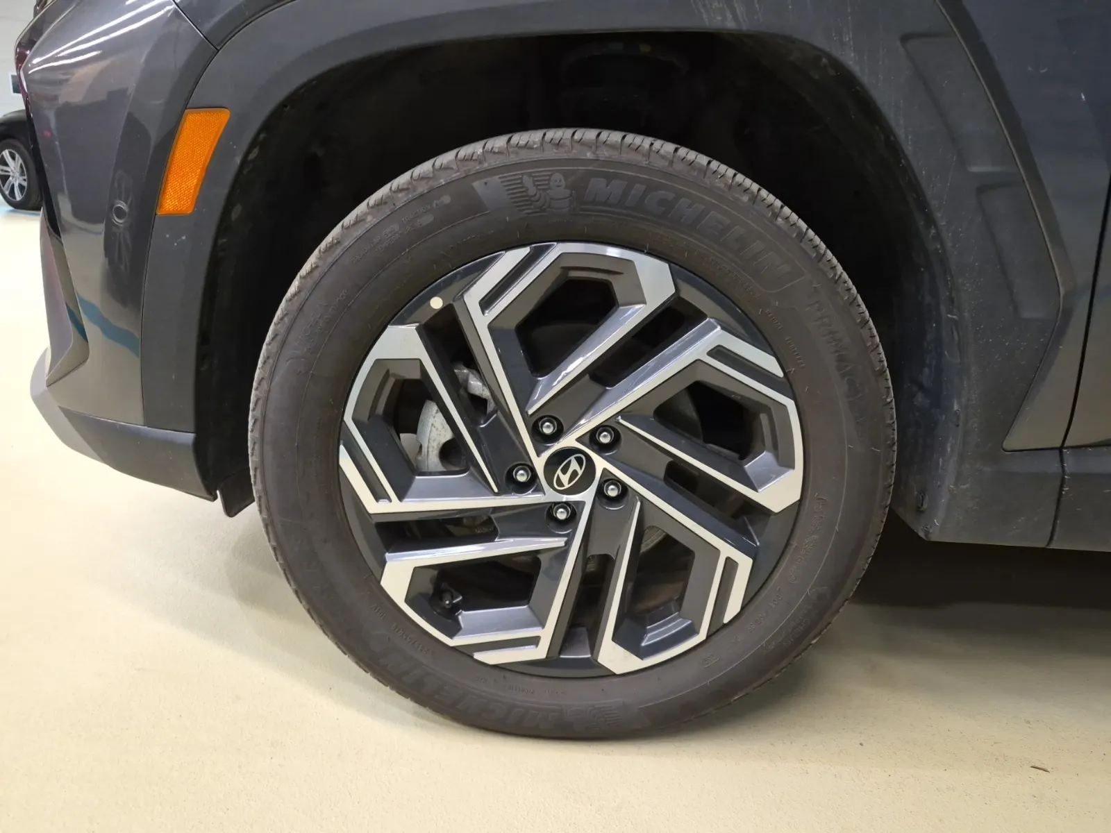 Front driver wheel/tire photo