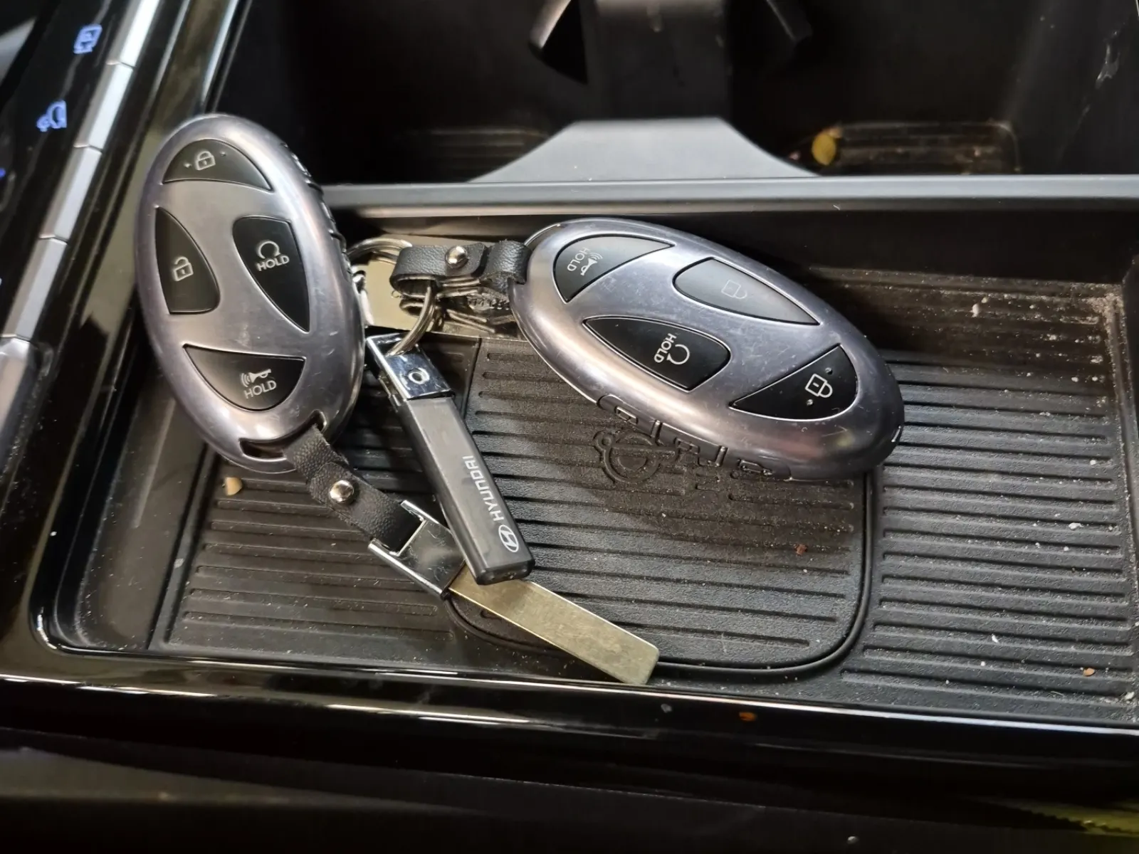 Keys/Fobs/Manual Photo