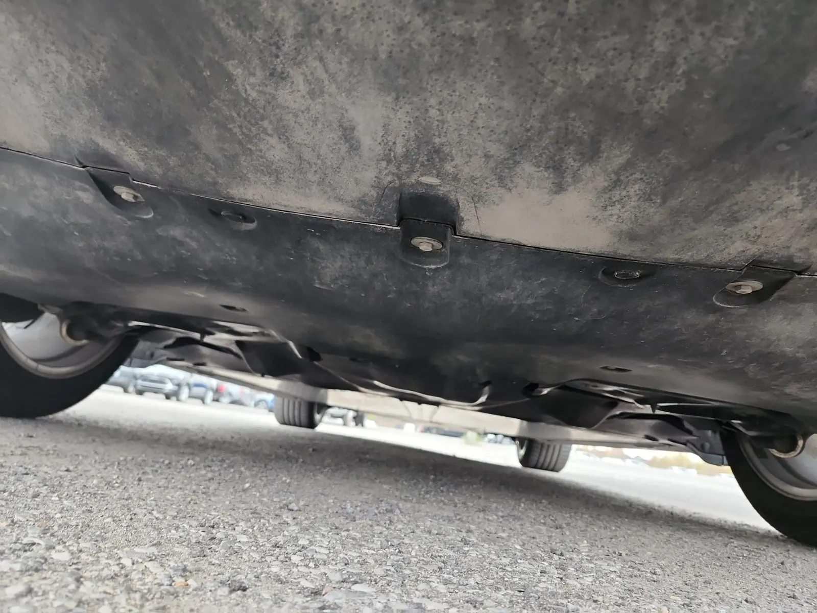 Undercarriage - Rear Photo