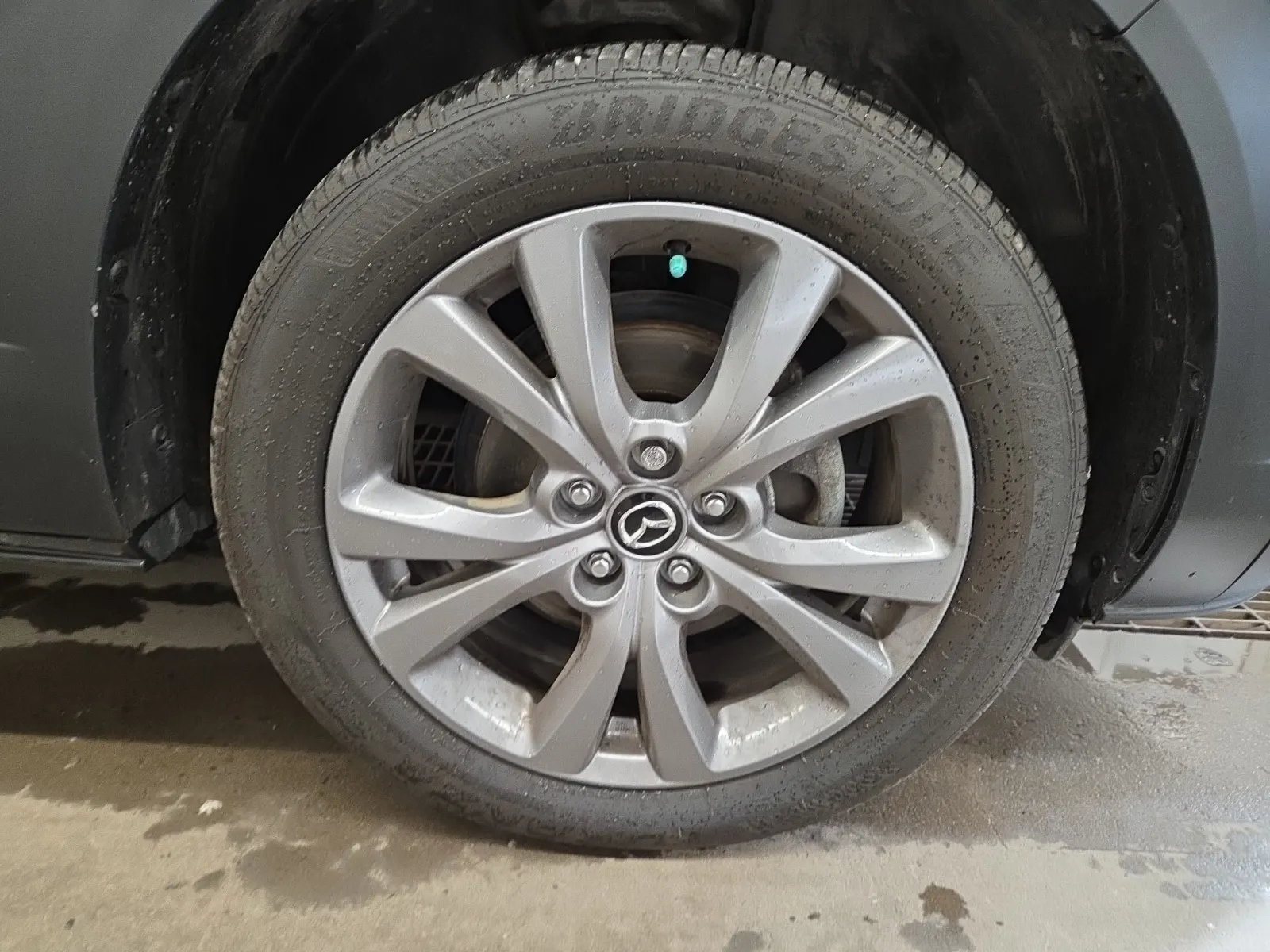 Right Front Wheel/Tire Photo