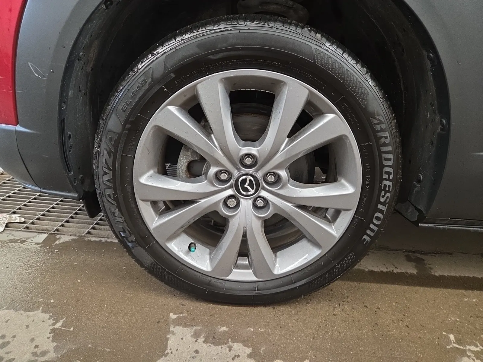 Front driver wheel/tire photo