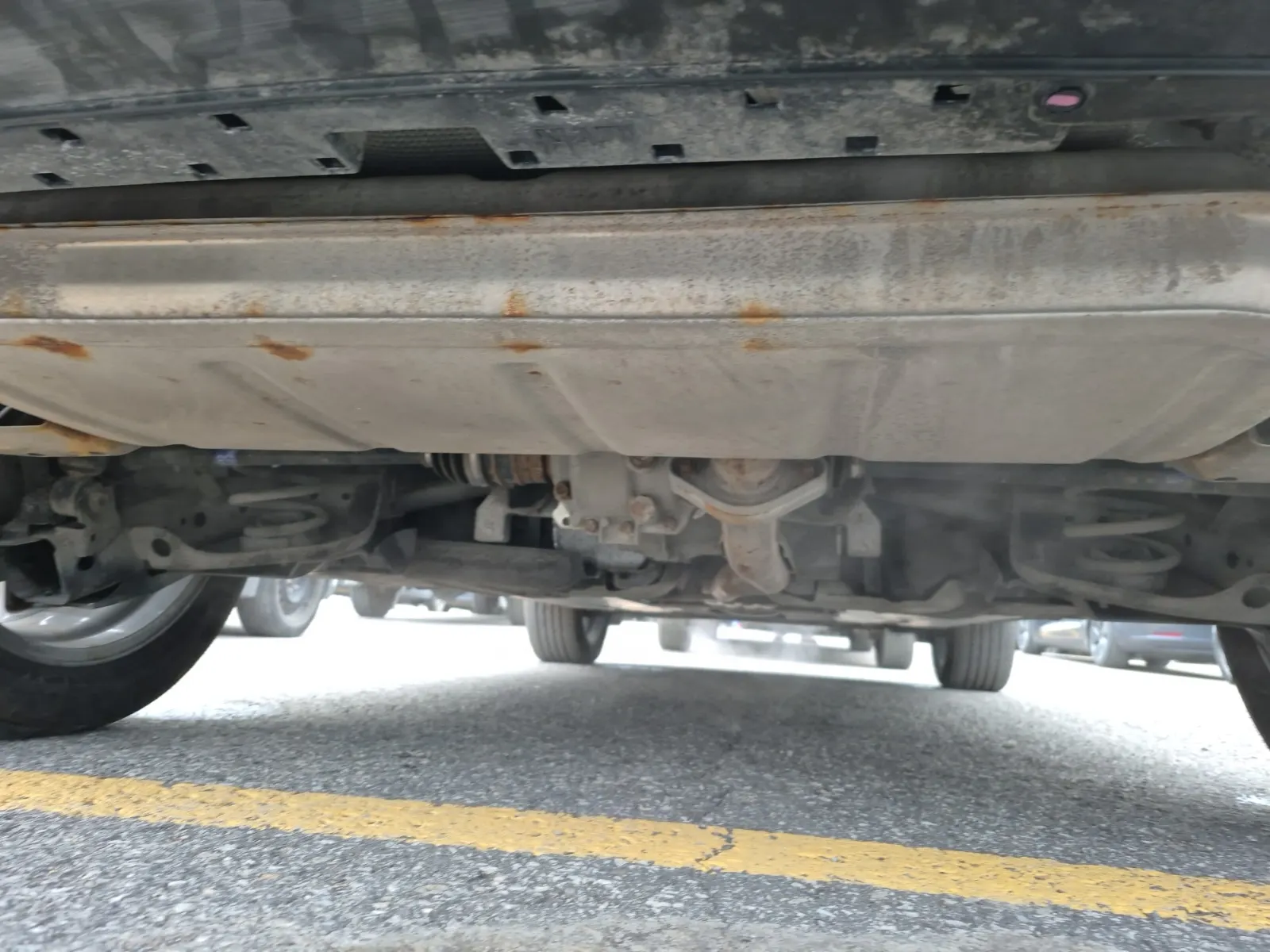 Undercarriage - Rear Photo