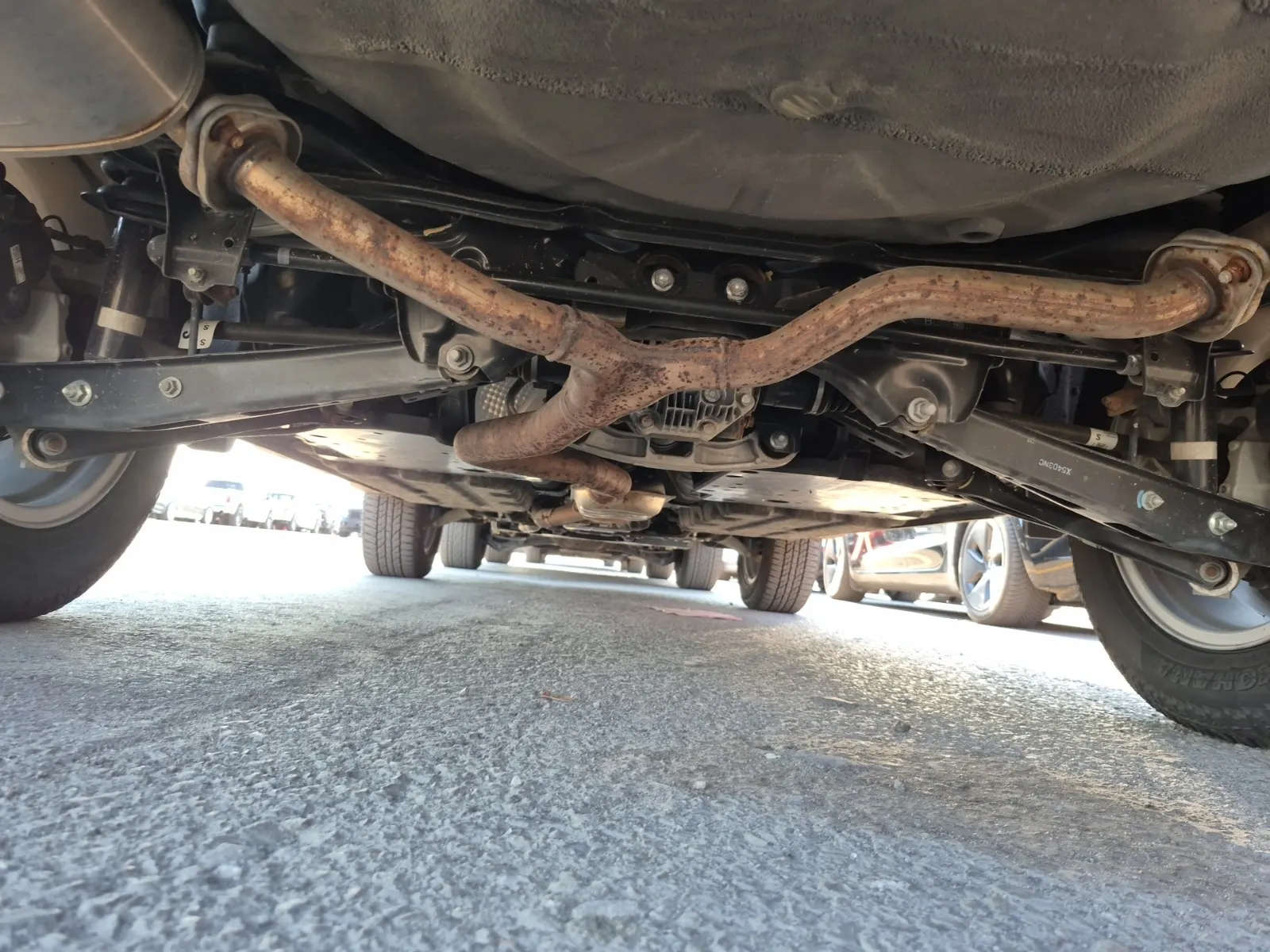 Undercarriage - Rear Photo