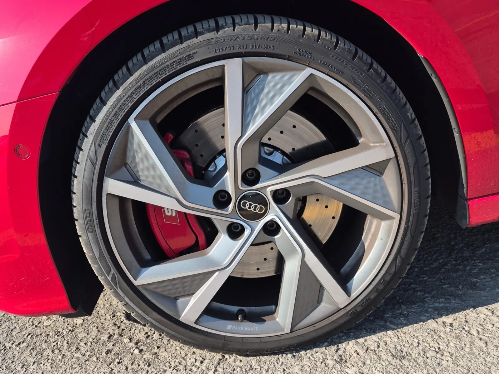Front driver wheel/tire photo