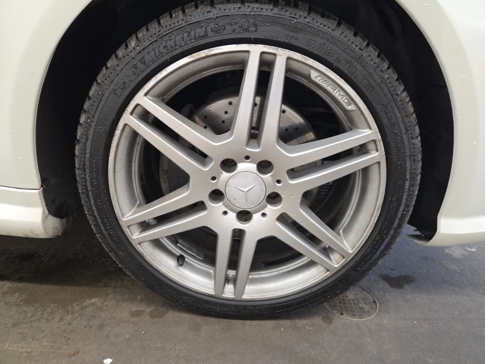 Right Front Wheel/Tire Photo