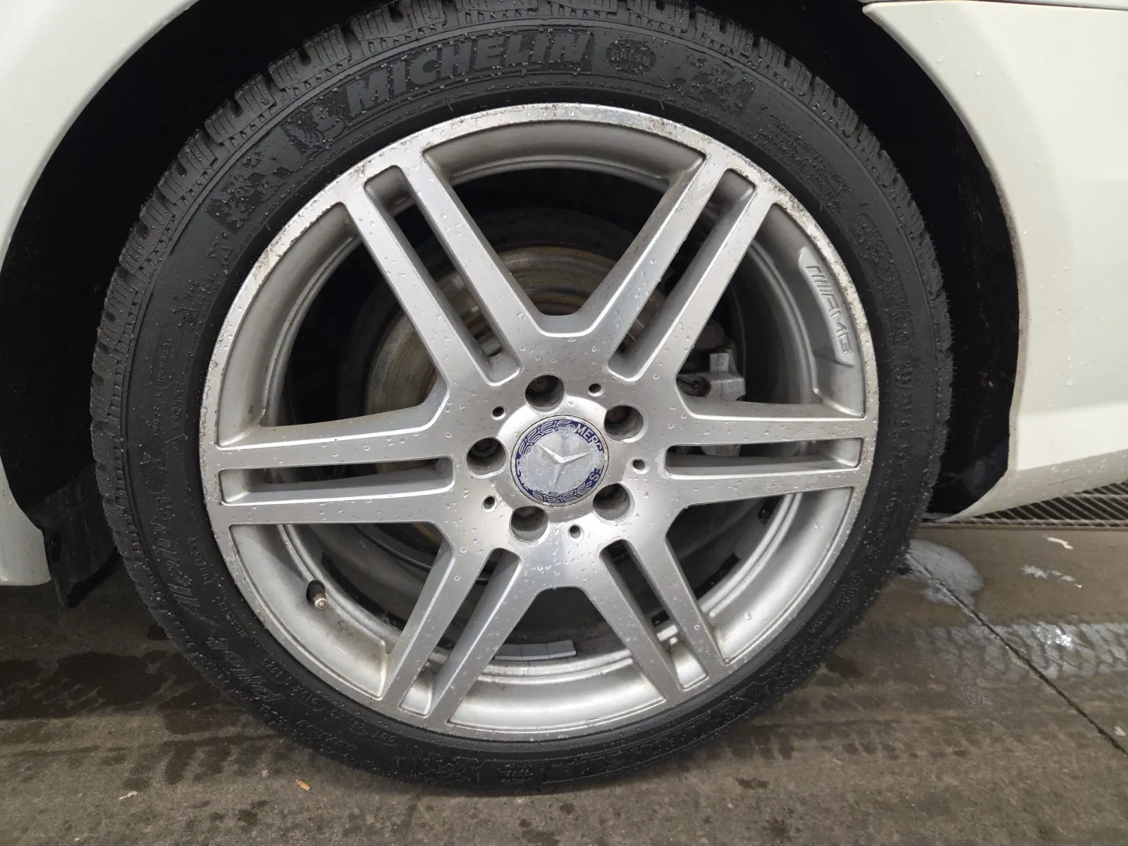 Left Rear Wheel/Tire Photo