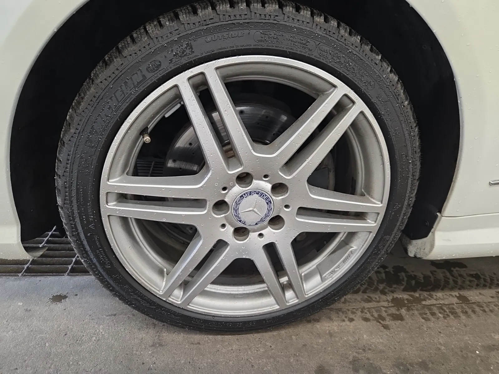 Front driver wheel/tire photo
