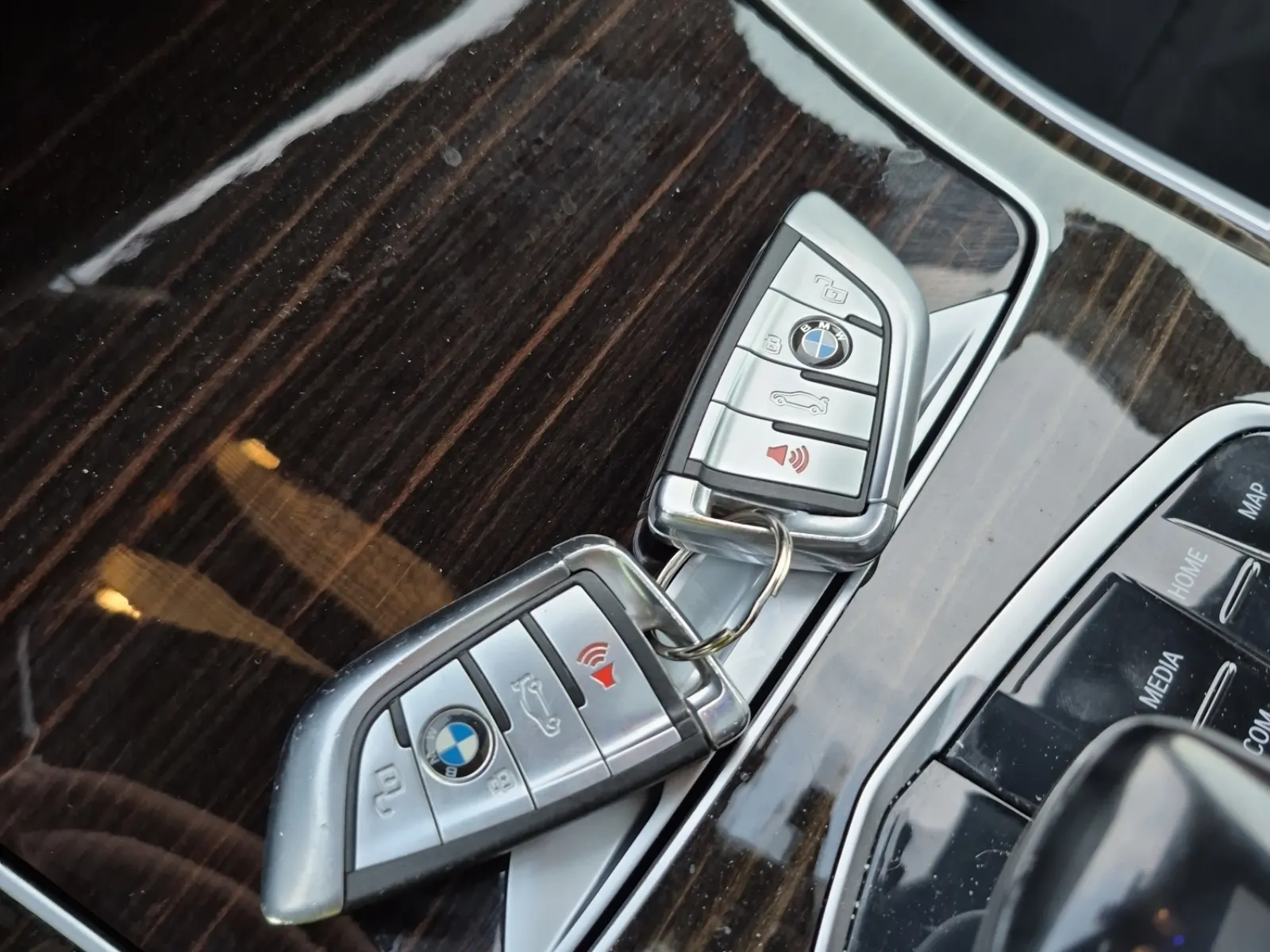 Keys/Fobs/Manual Photo