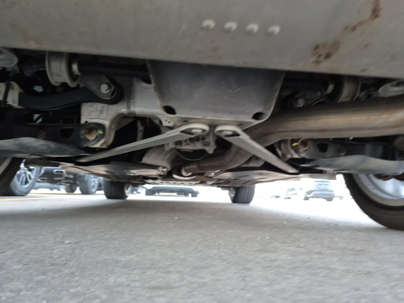 Undercarriage - Rear Photo