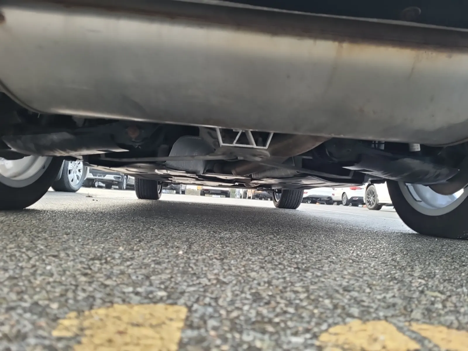 Undercarriage - Rear Photo