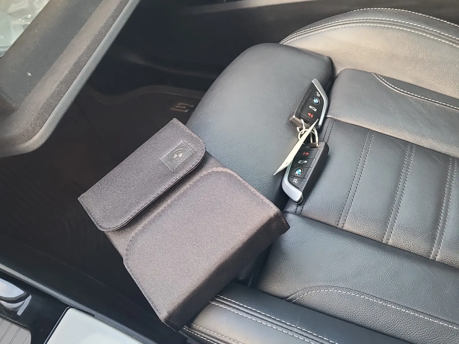 Keys/Fobs/Manual Photo