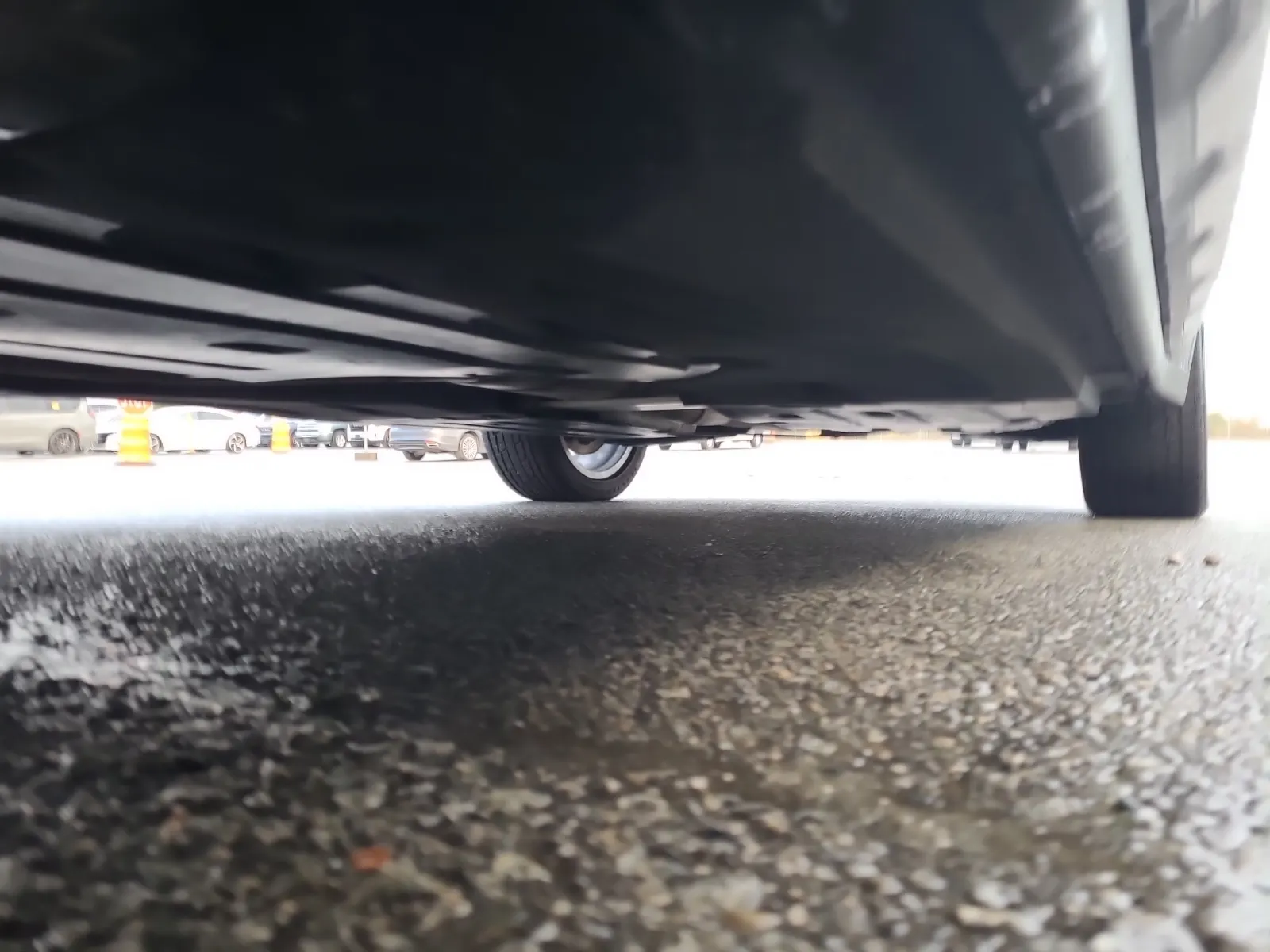 Undercarriage - Driver Photo