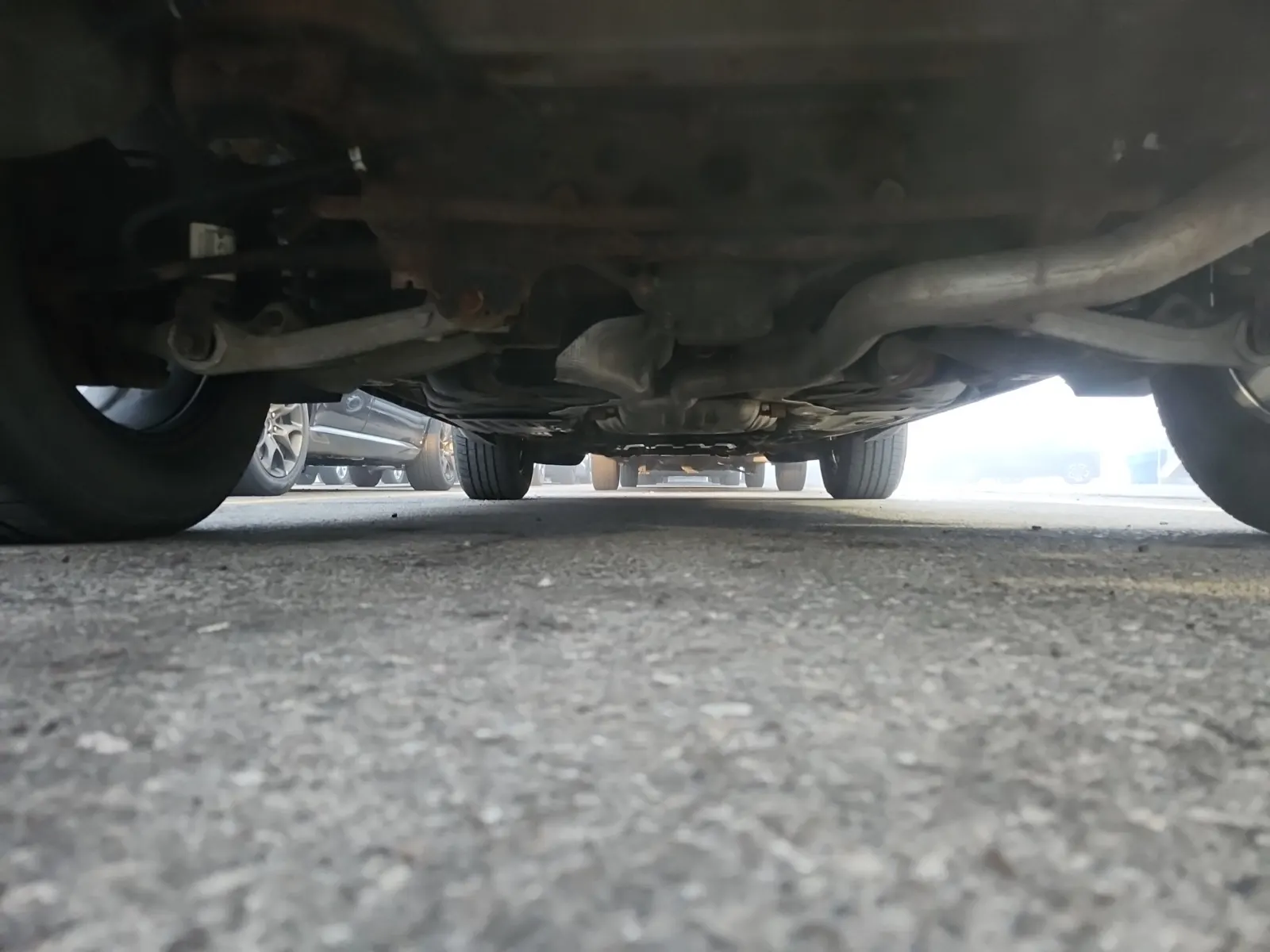 Undercarriage - Rear Photo