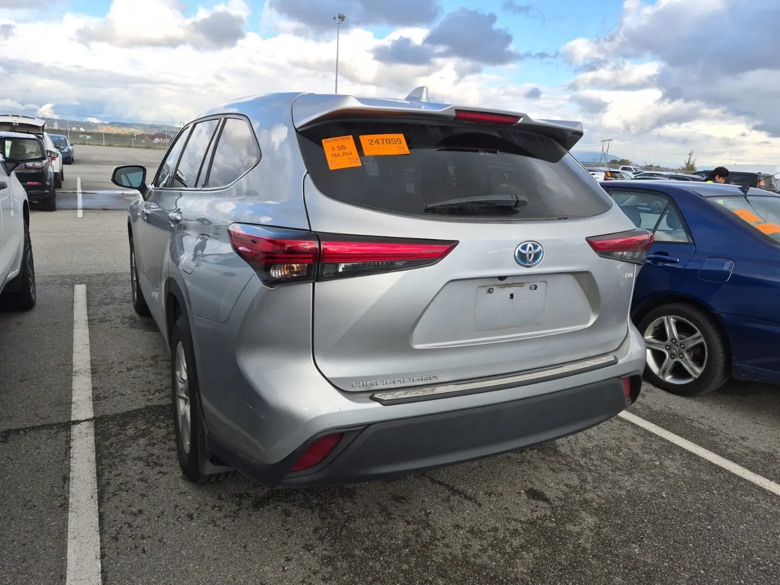 Driver Rear 3/4 Photo