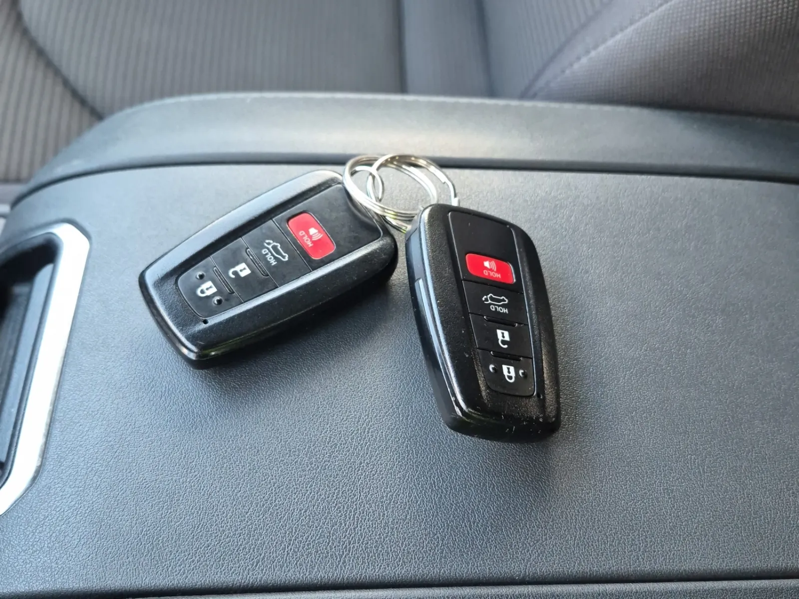 Keys/Fobs/Manual Photo