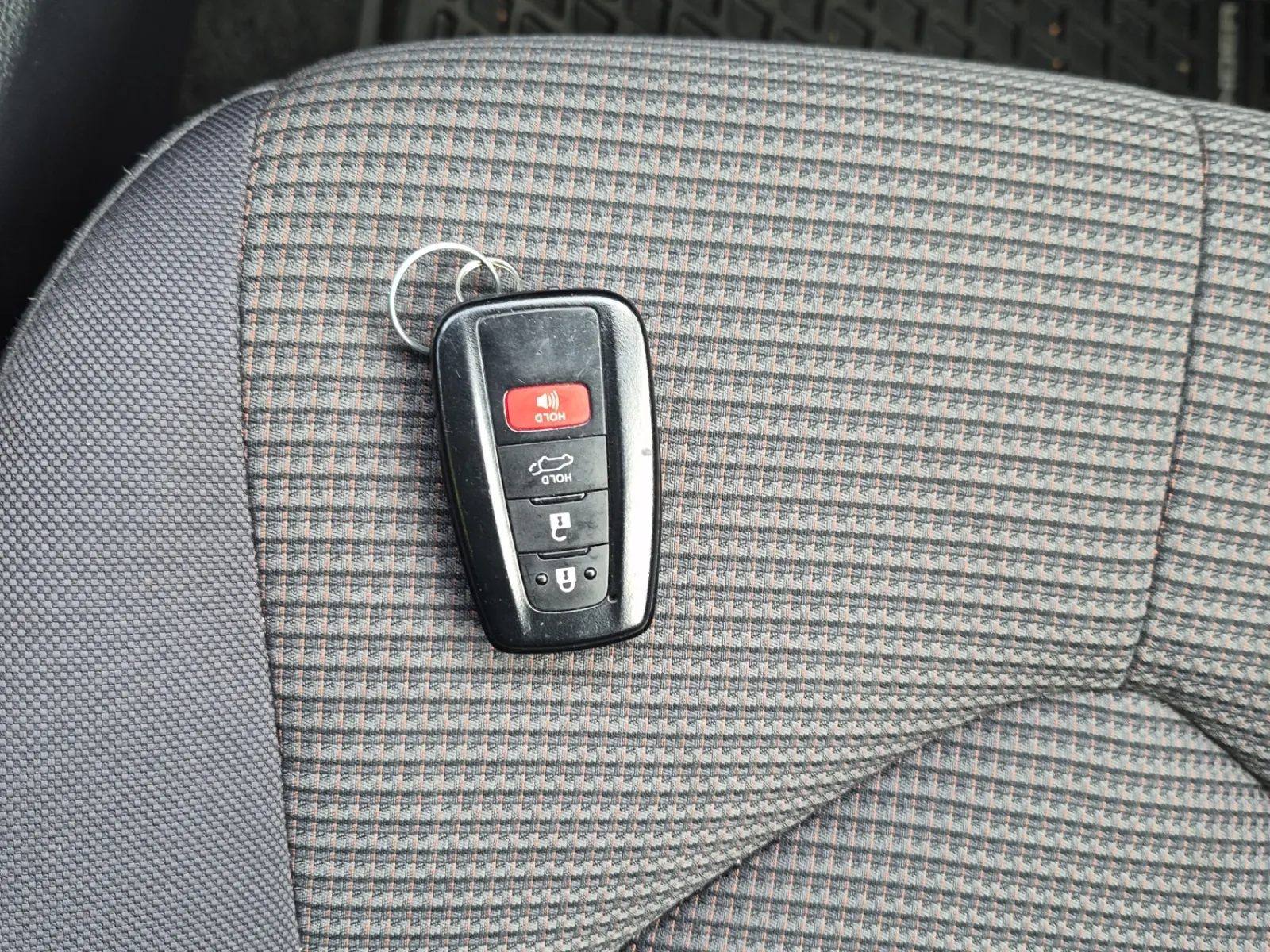 Keys/Fobs/Manual Photo