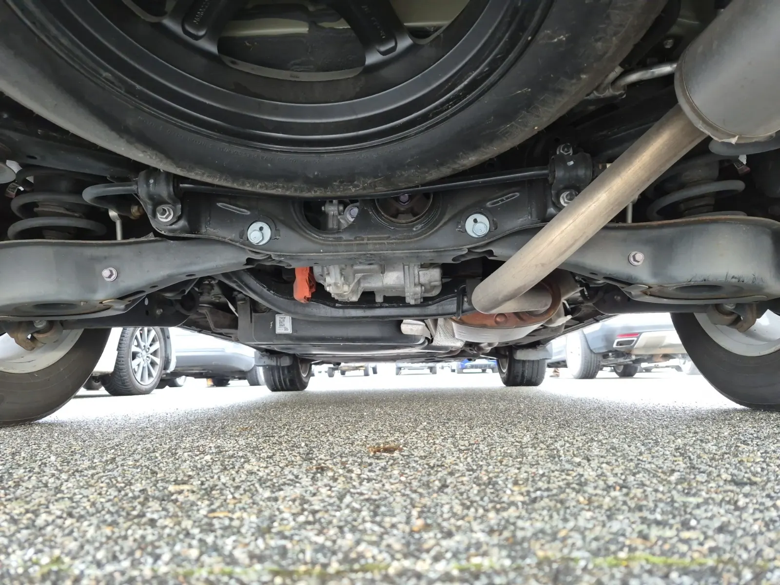 Undercarriage - Rear Photo