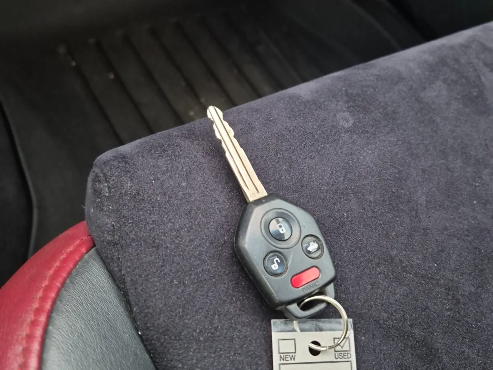 Keys/Fobs/Manual Photo