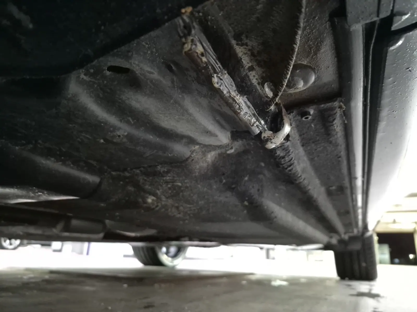 Undercarriage - Driver Photo
