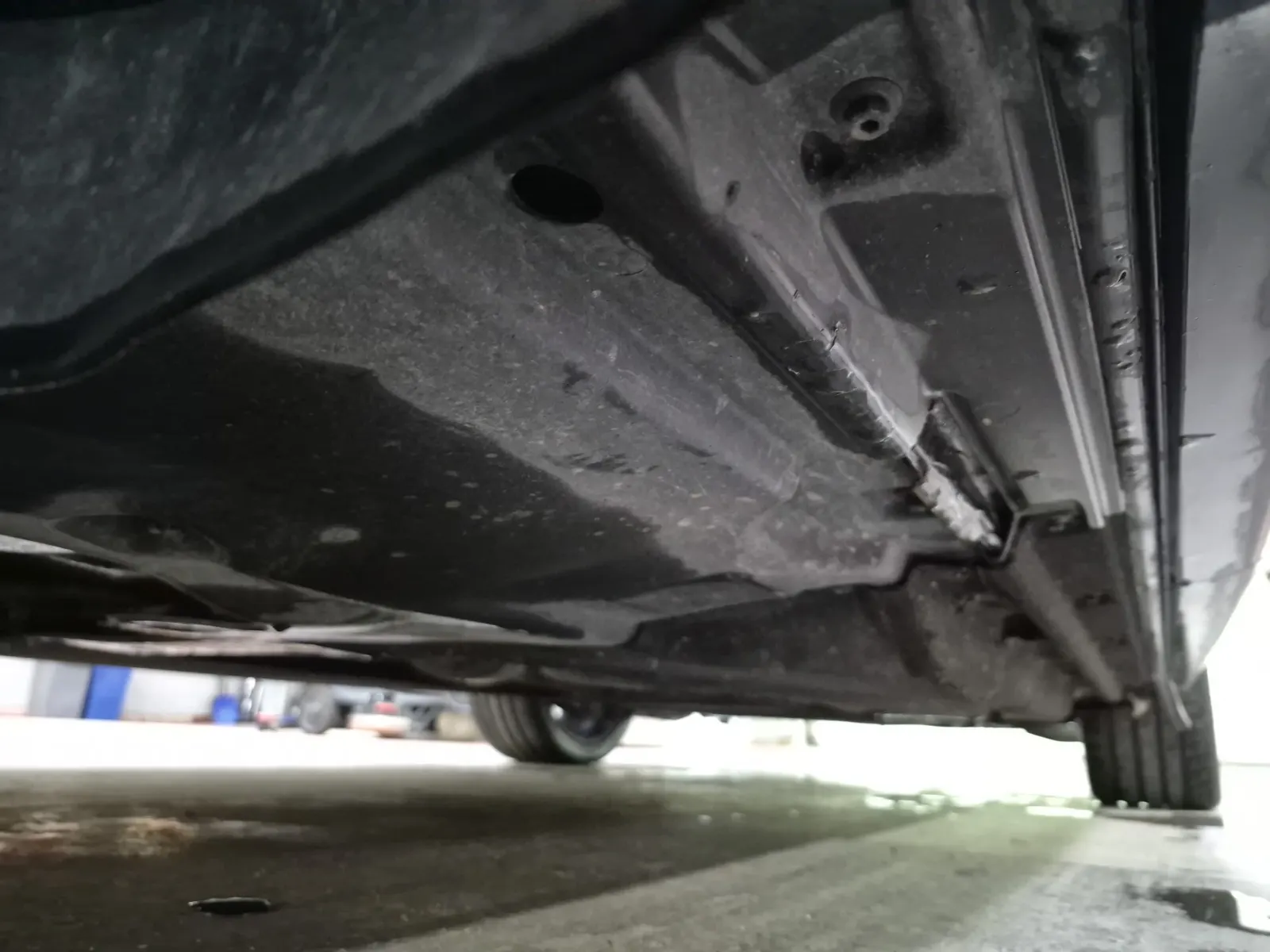 Undercarriage - Passenger Photo