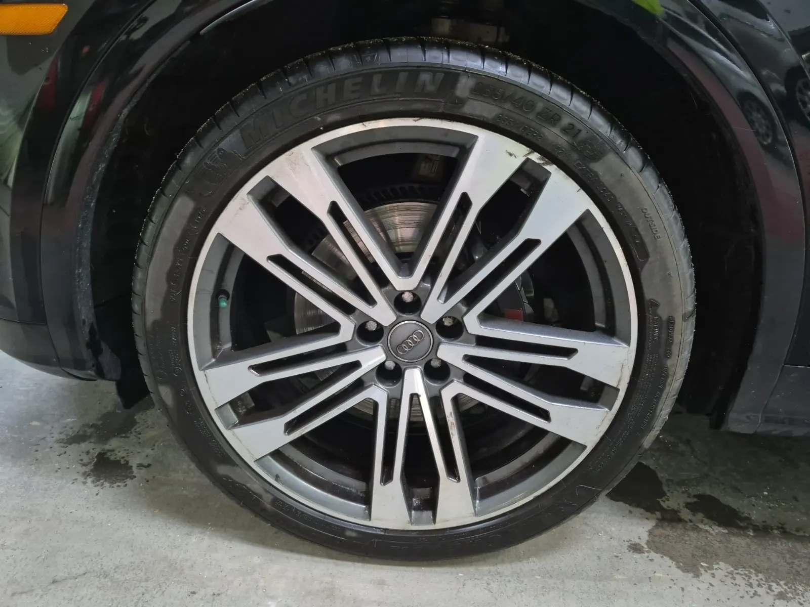 Front driver wheel/tire photo