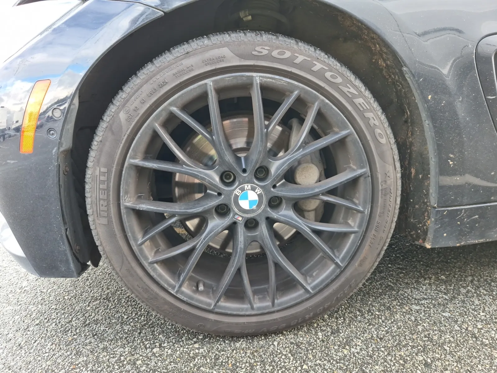 Front driver wheel/tire photo