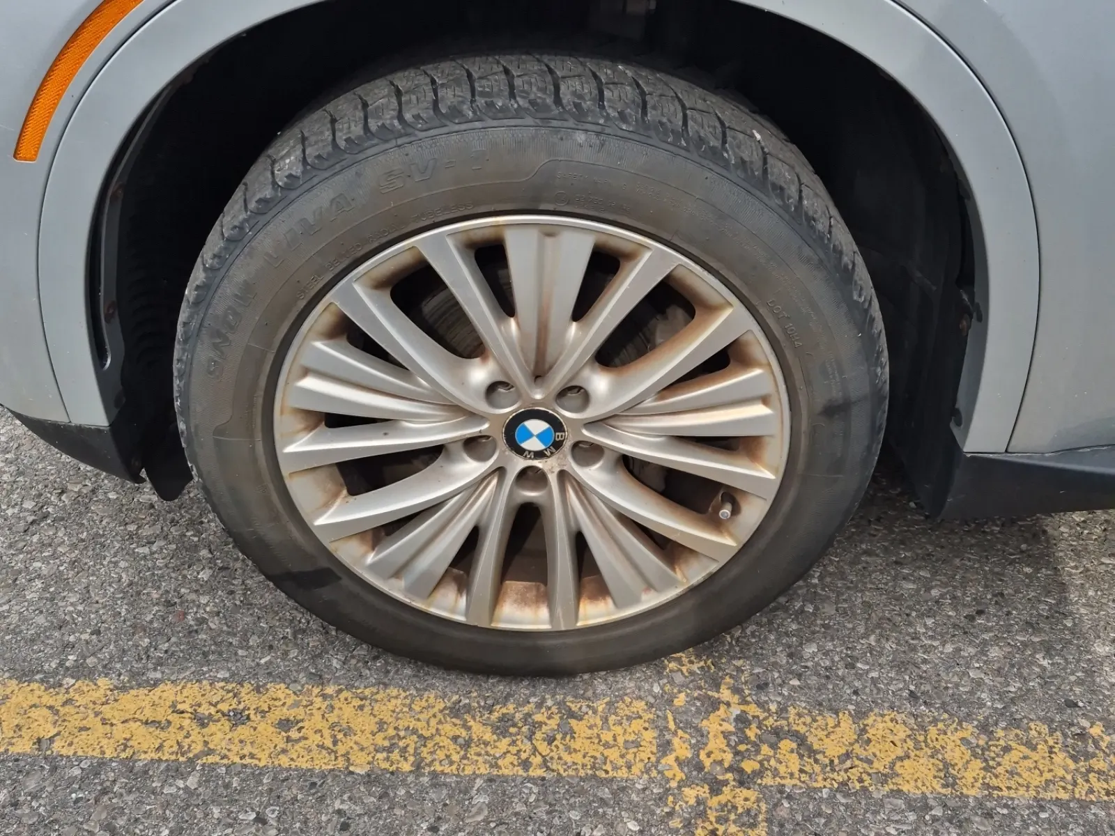 Front driver wheel/tire photo