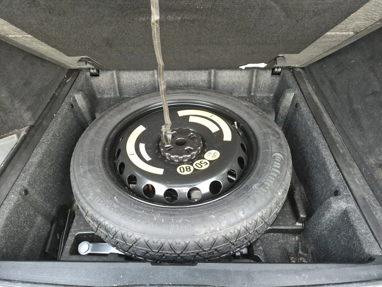 Spare Tire & Wheel Photo