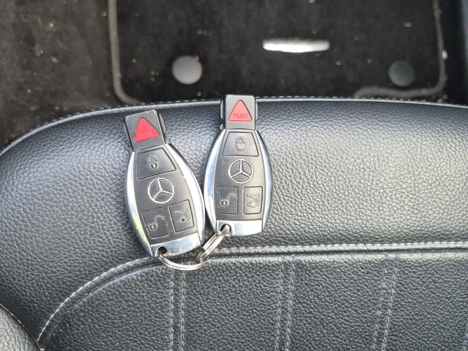 Keys/Fobs/Manual Photo