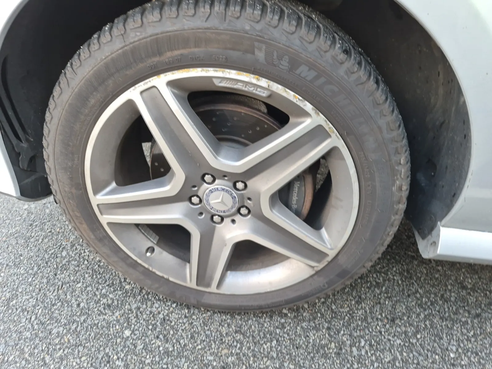 Front driver wheel/tire photo