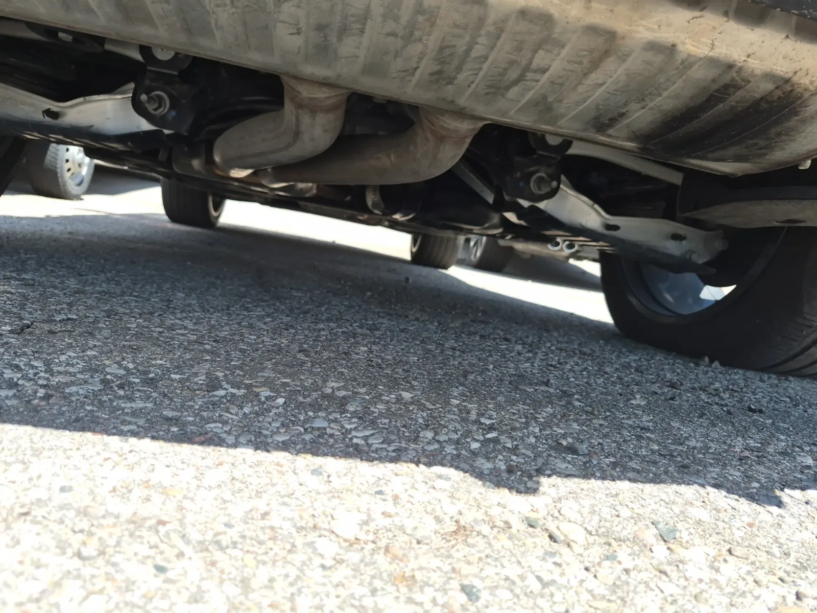 Undercarriage - Rear Photo